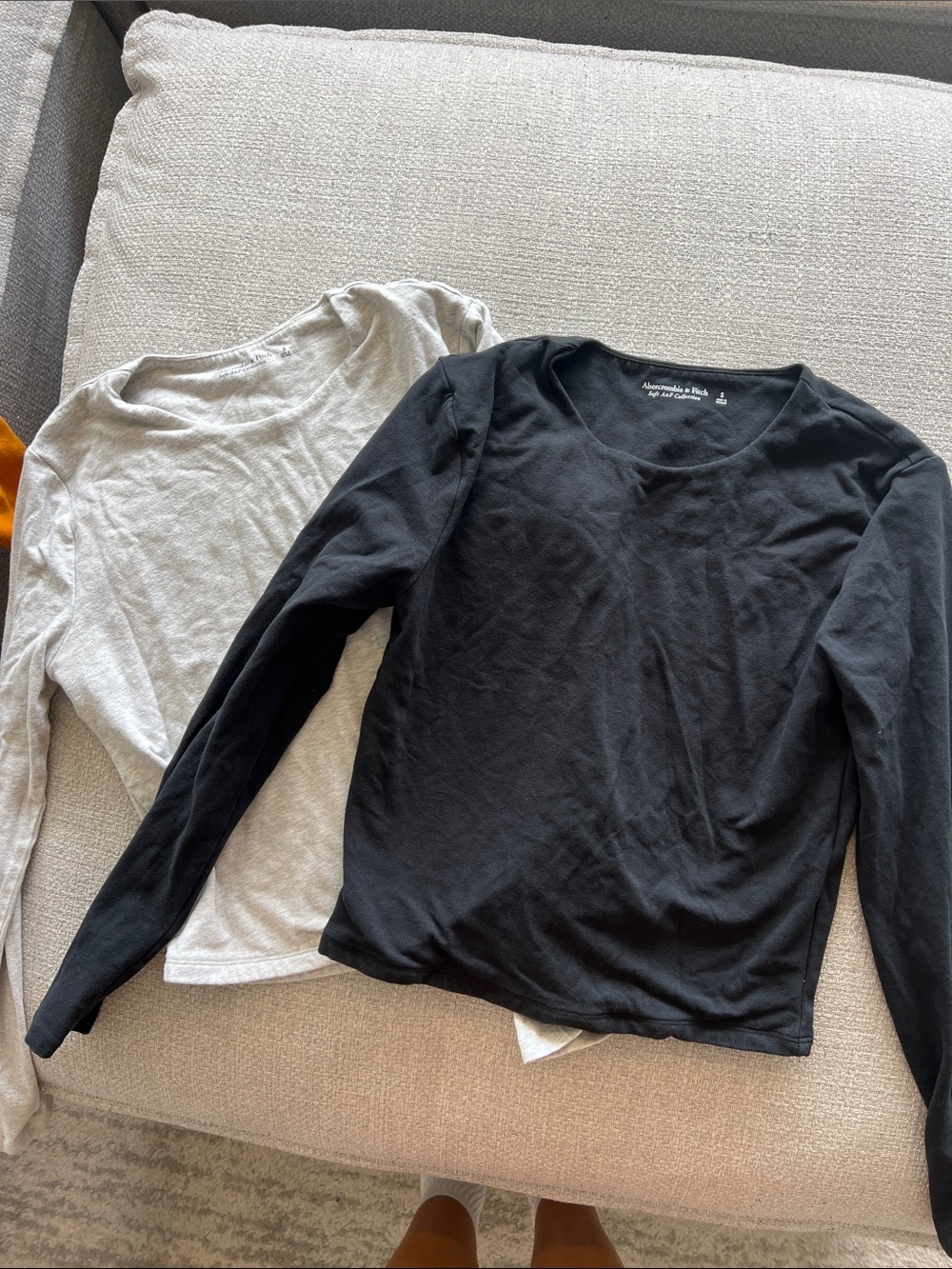 Abercrombie & Fitcht Long-Sleeve Crew Neck Shirts - Black & Light Gray